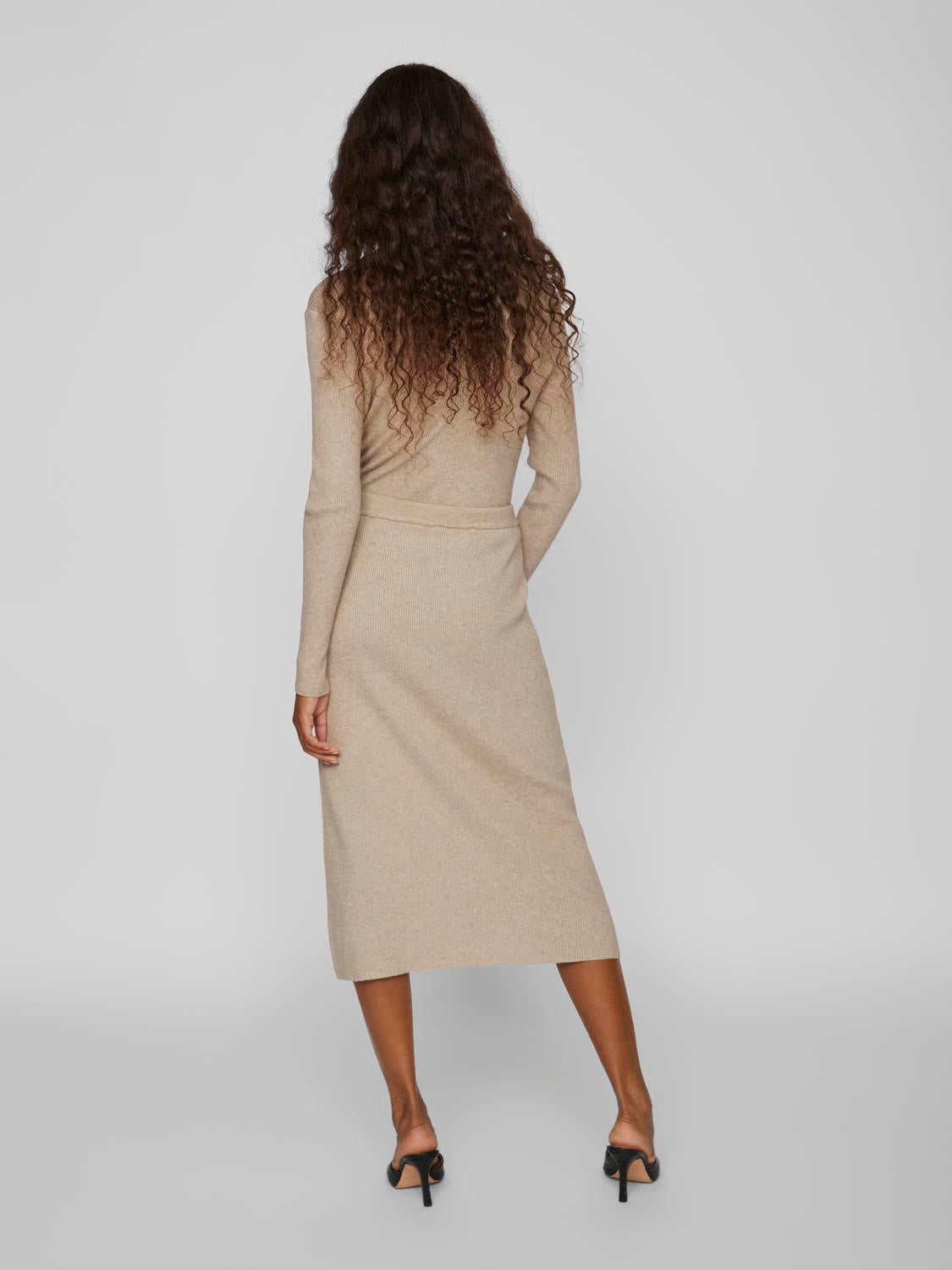 model_shot-back