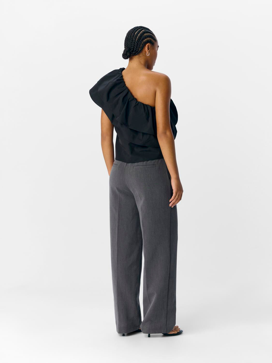 model_shot-back