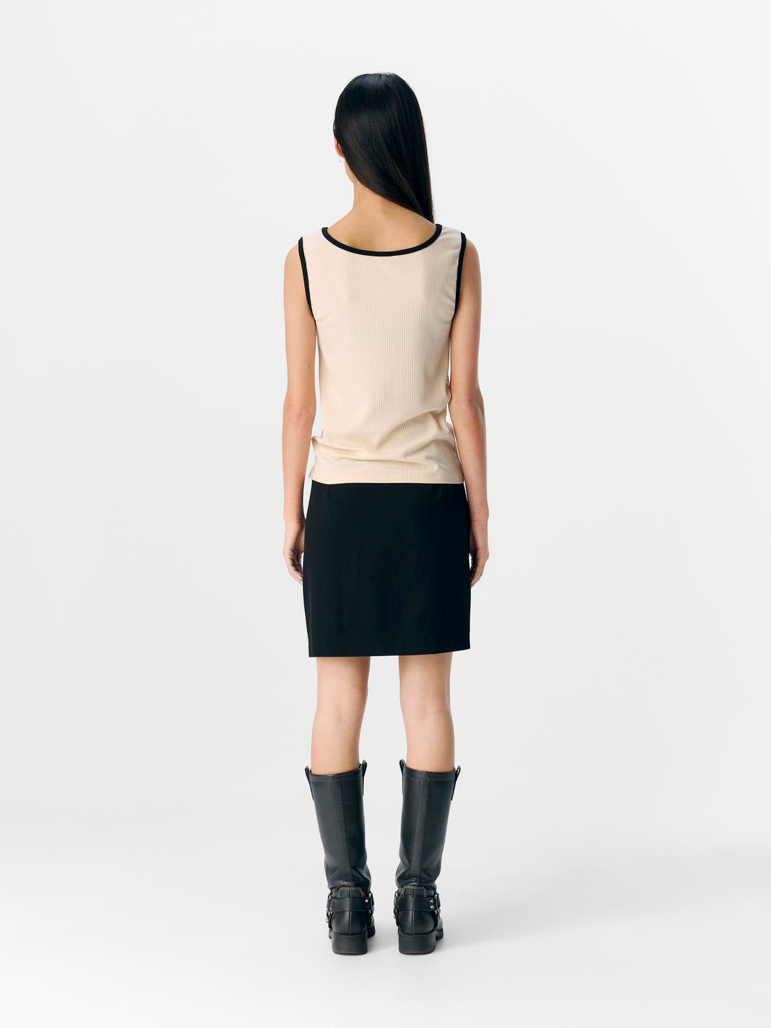 model_shot-back