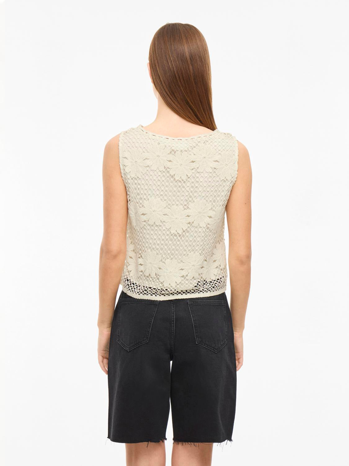 model_shot-back