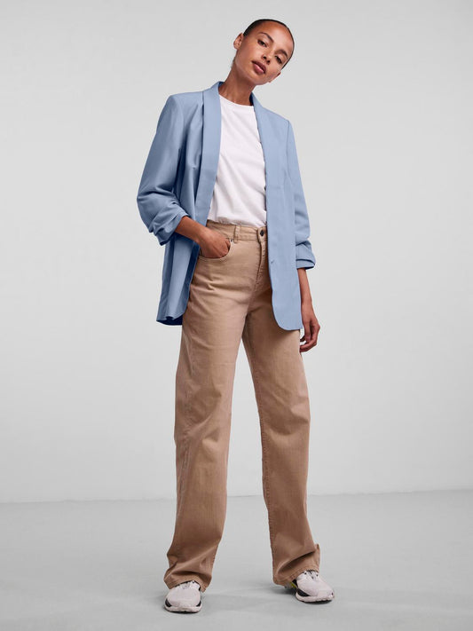 model_shot-front_full