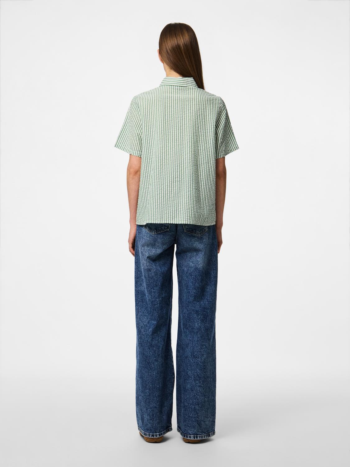 model_shot-back