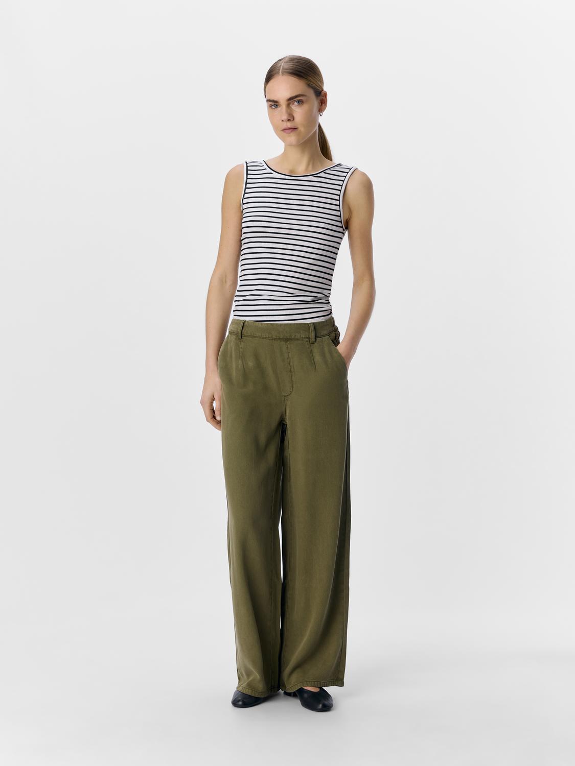 model_shot-front_full