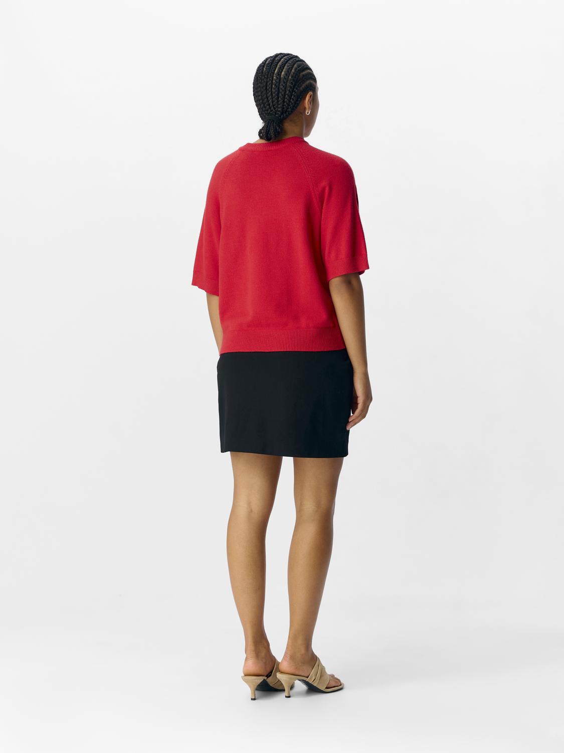 model_shot-back